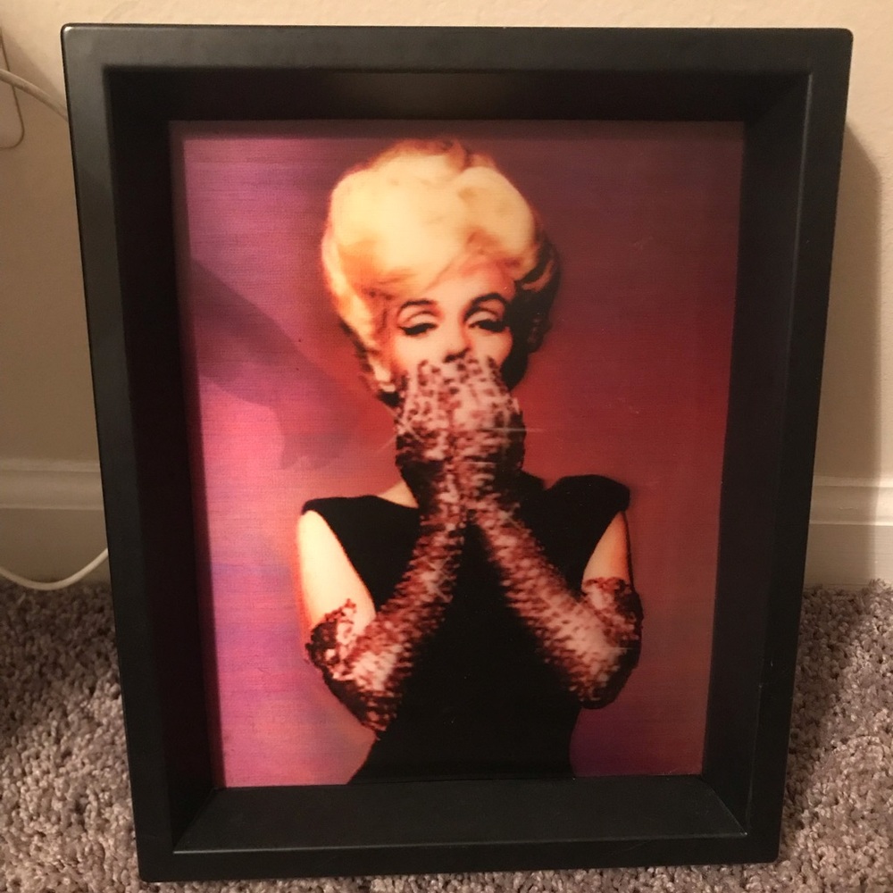 Marylin Monroe hologram picture .